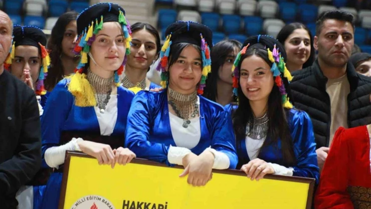 Hakkari'de 'Kulüpler Arası Halk Oyunları Yarışması' yapıldı