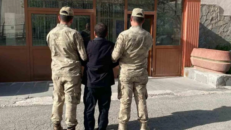 Hakkari'de 15 yıl hapis cezası bulunan şahıs yakalandı