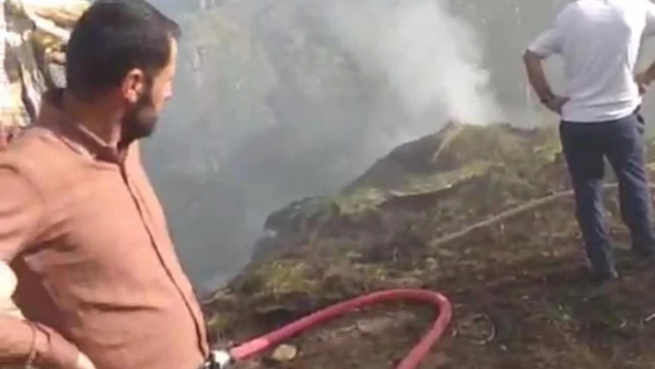 Hakkari'de 2 bin 500 bağ ot yandı