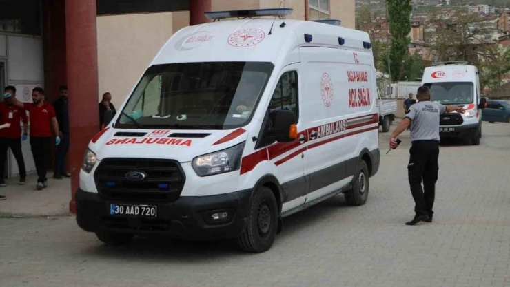 Hakkari'de belirsiz cismin patlaması sonucu bir kişi yaralandı