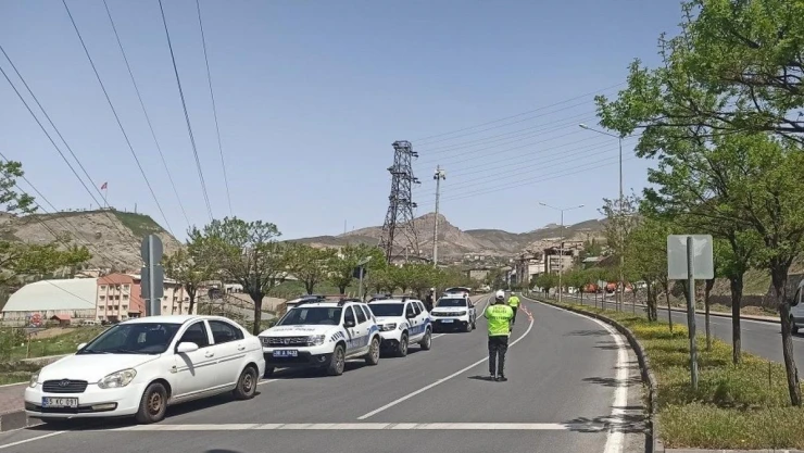 Hakkari'de drone ile trafik denetimi