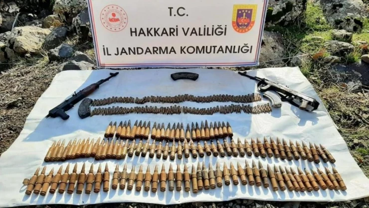 Hakkari kırsalında silah ve mühimmat ele geçirildi