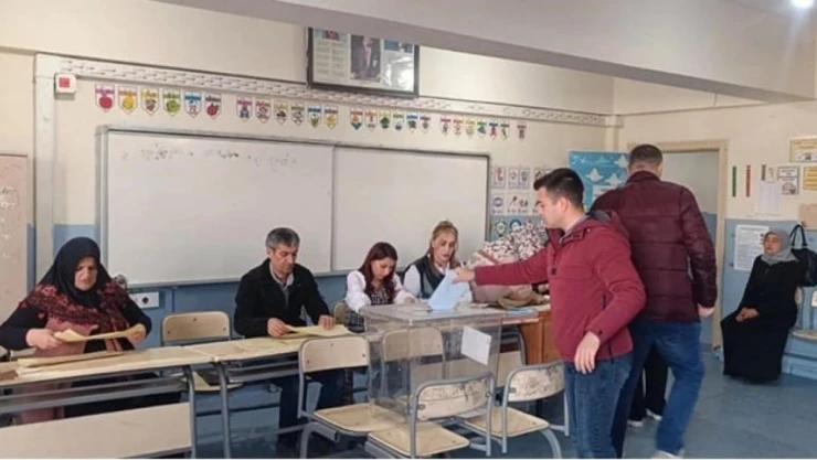 Hakkarililer sandık başında