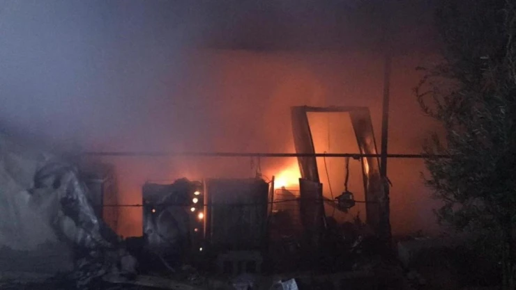 Hatay'da yanan konteyner kullanılmaz hale geldi