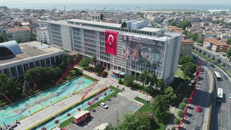 İBB'ye yolsuzluk soruşturmasında 2 ismin ev hapsi kaldırıldı