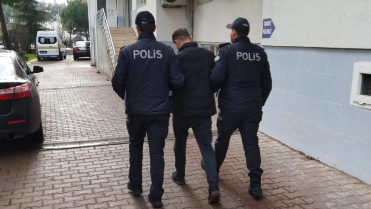 İki ayrı ilçede üzerlerinde kontak anahtarı bulunan araçları çaldılar