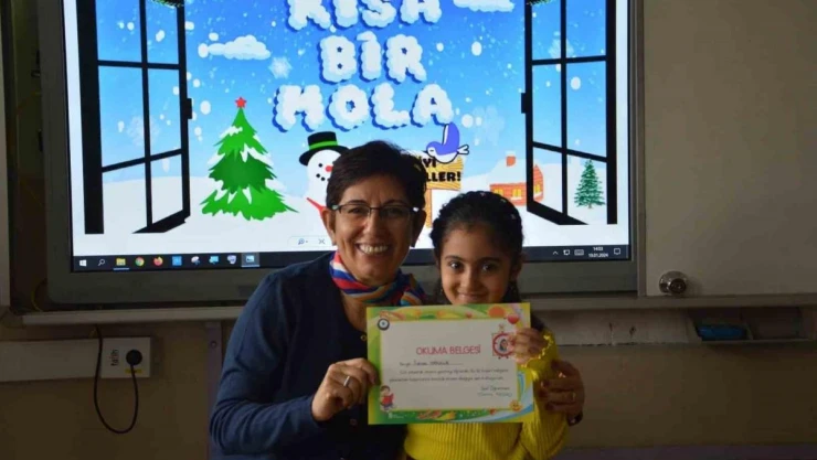 İlk karne heyecanını yaşadılar