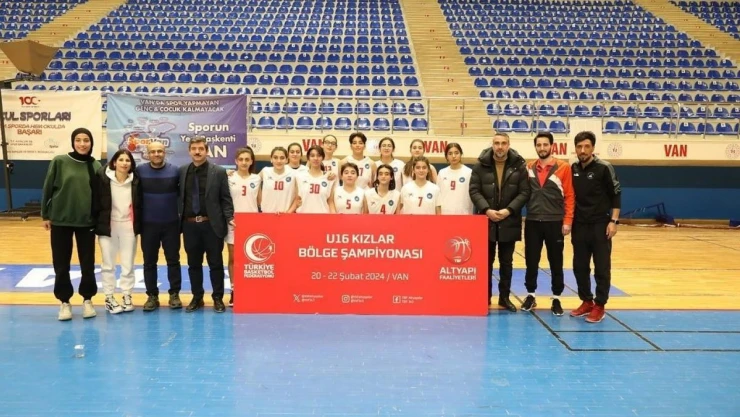 İpekyolu'nun kız basketbol takımlarından büyük başarı