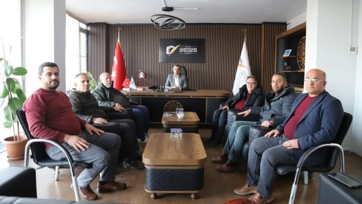 İşeri: 'Gazeteciler Günü Buruk Geçiyor'