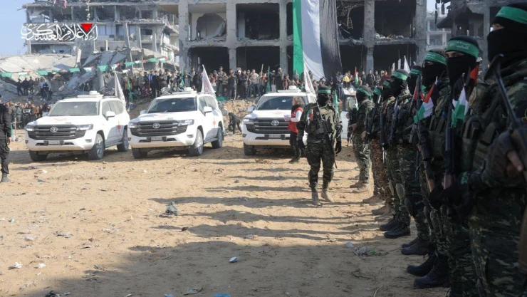İsrail, esir takasının 3'üncü turunda 110 Filistinli mahkumu Ofer Hapishanesi'nden serbest bıraktı.