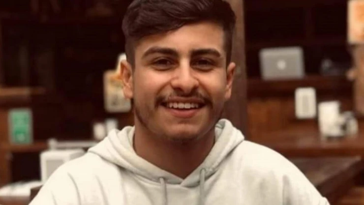 İzmir'de feci kaza: Camdan yola fırlayan 2 arkadaş hayatını kaybetti