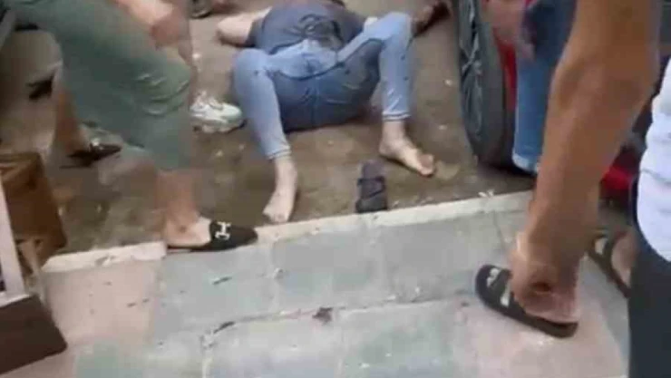 İzmir'de güzellik merkezi önünde bıçaklı dehşet: 2 ölü, 1 yaralı