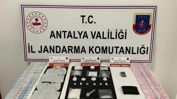 Jandarma uyuşturucu tacirlerine göz açtırmıyor