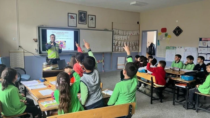 Jandarmadan öğrencilere trafik eğitimi