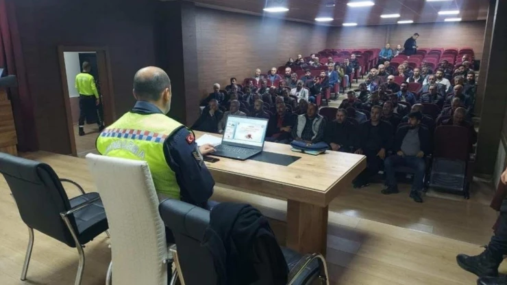 Jandarmadan sürücülere trafik semineri