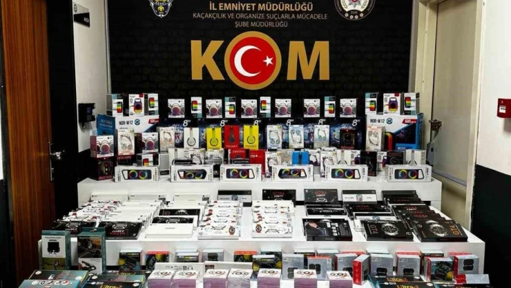 Kaçak telefon kılıfı ve elektronik ürünler ele geçirildi