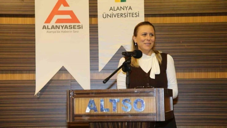 Kadın akademisyenler, iş dünyasında kadın olmanın önemini anlattı