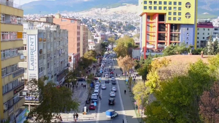 Kahramanmaraş'ta ticaretin kalbinin attığı cadde eski günlerini arıyor