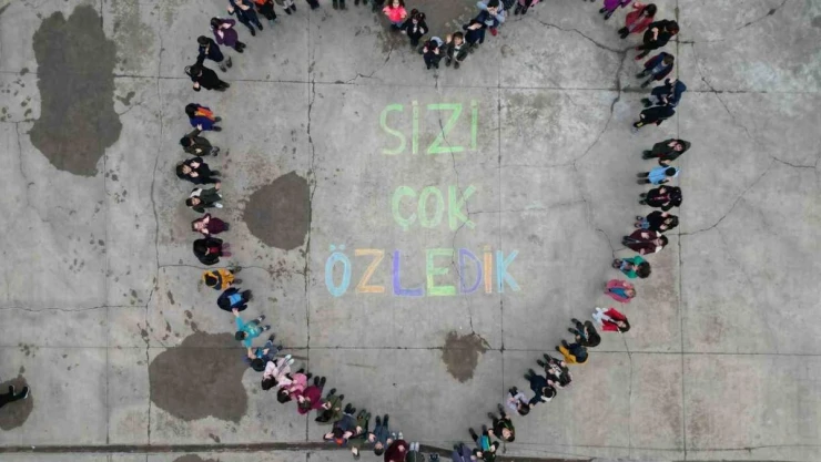 Kanser tedavisi gören okul müdürüne öğrencilerinden anlamlı mesaj