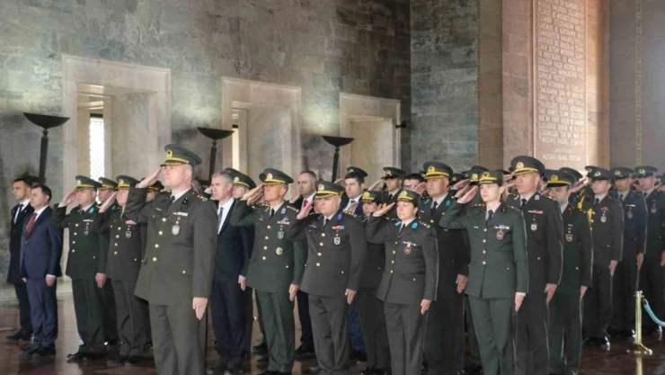 Kara Harp Okulu öğrencileri Anıtkabir'i ziyaret etti