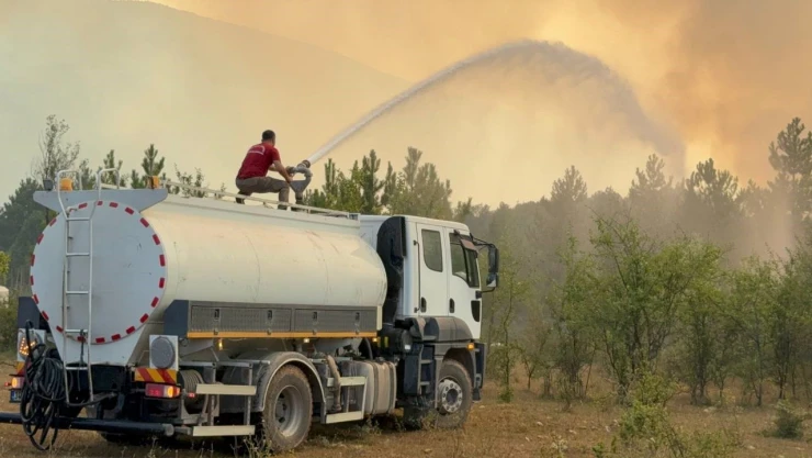 Karabük'te 54. saatine giren orman yangını sürüyor: Davutlar köyü boşaltıldı