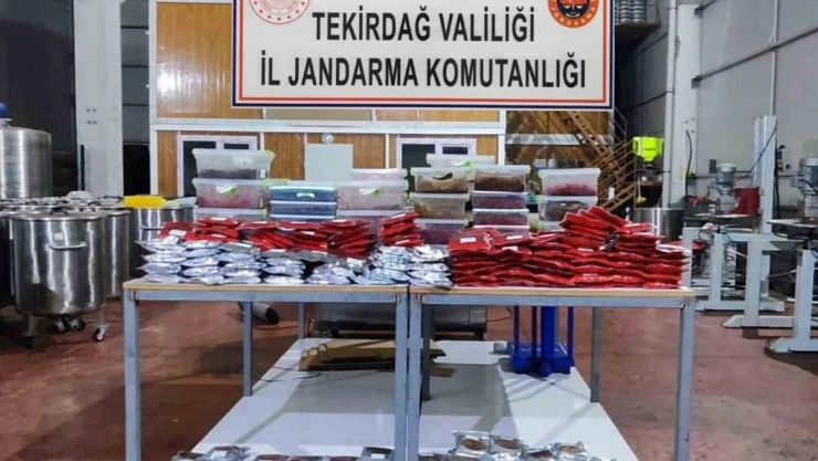 Kargodan bandrolsüz nargile tütünü satarken yakalandı