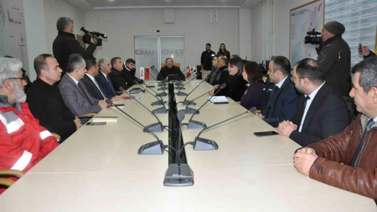 Kars'ta 1'inci yıl dönümünde deprem şehitleri anıldı