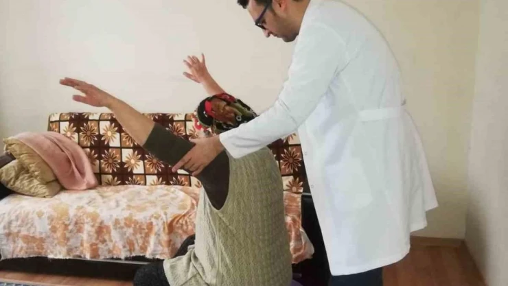 Kars'ta belediyesi evde bakım hizmetini sürdürüyor