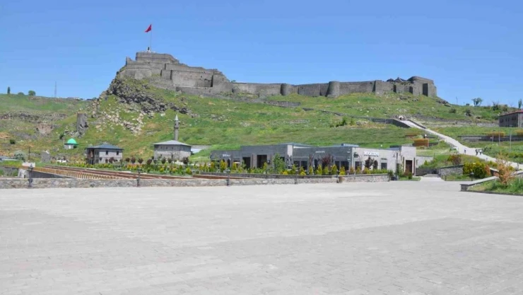 Kars'ta caddelerde bayram sessizliği