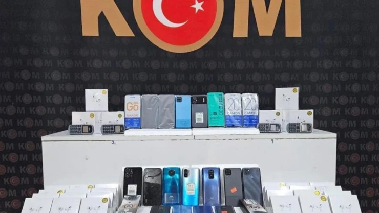 Kars'ta kaçak cep telefonu operasyonu