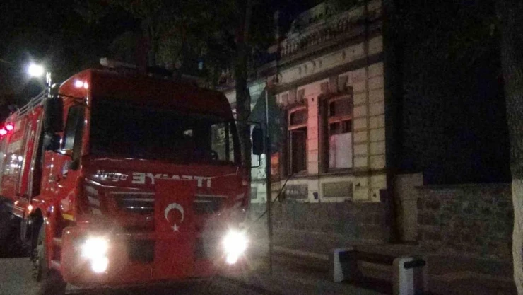 Kars'ta tarihi bina bir haftada 2 kez yandı