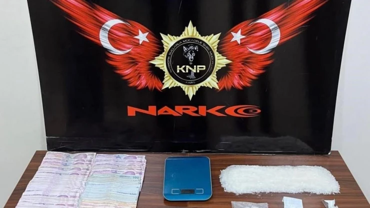 Kars'ta uyuşturucu tacirleri çökertildi