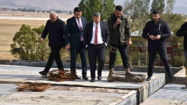 Kaymakam Çimşit okul inşaatlarını inceledi