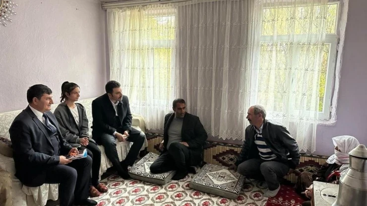 Kaymakam Gilan, sınava hazırlanan öğrencilerin taleplerini dinledi