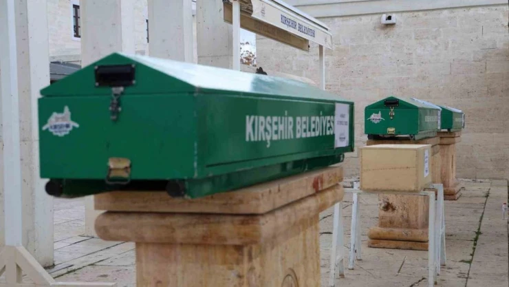 Kazada hayatını kaybeden aile bireyleri Kırşehir'de toprağa verildi
