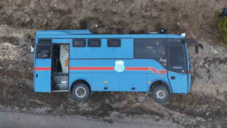 Kırıkkale'de cezaevi ring aracı devrildi: 7'si jandarma personeli 9 yaralı