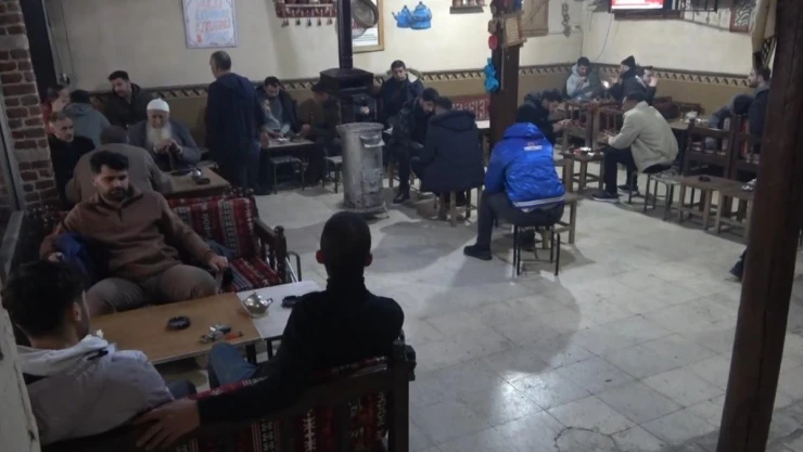 Kıtlama olarak içilen sıcak çaylar yemek borusu kanserini tetikliyor