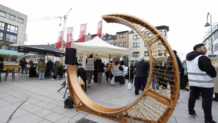 Köln'de caddeler ilk kez Ramazan ayına özel ışıklandırıldı