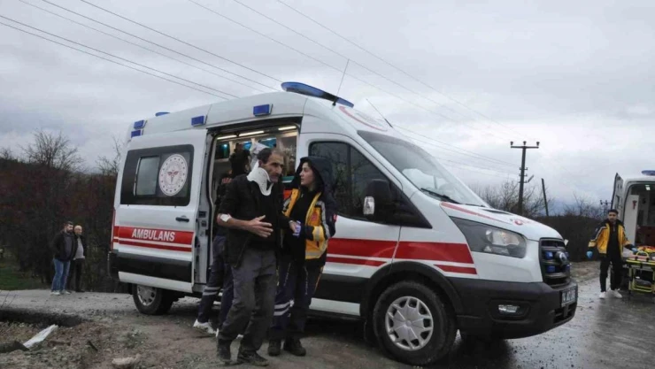 Kontrolden çıkan otomobil şarampole yuvarlandı: 2 yaralı