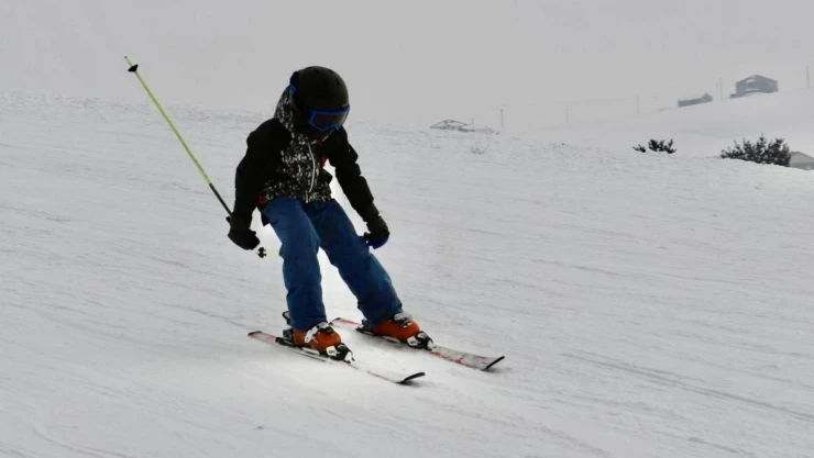 Küpkıran Kayak Merkezi kayakseverlerle doldu