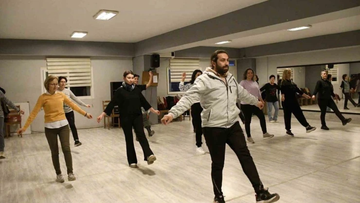 Kuşadası Belediyesi Dans Sanatları Akademisi Spor Kulübü açıldı