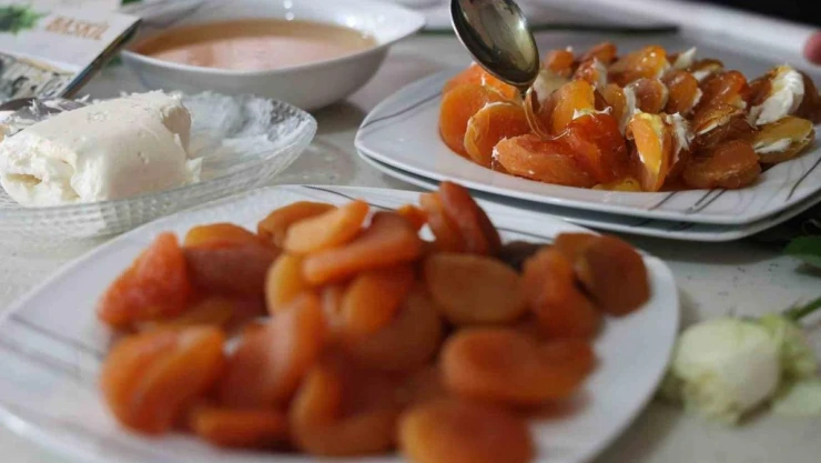 Listede kötü, ekonomide güçlü: Kayısı 112 ülkeye ihracatla 450 milyon dolar kazanç sağlıyor