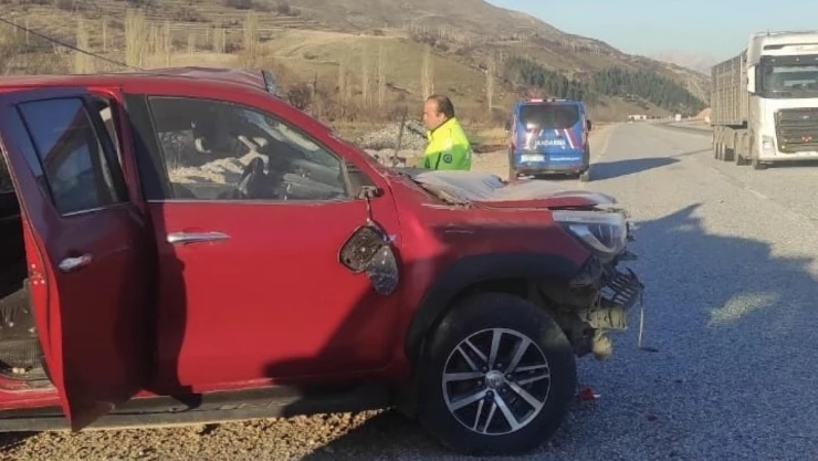 Malatya'da kamyonet şarampole uçtu: 6 yaralı