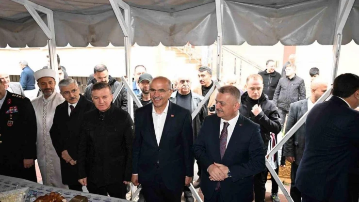 Malatya'da resmi bayramlaşma Kernek Karagözlüler Camisi'nde yapıldı