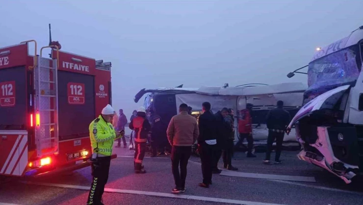Malatya'da yolcu otobüsü devrildi: 4 ölü, 36 yaralı