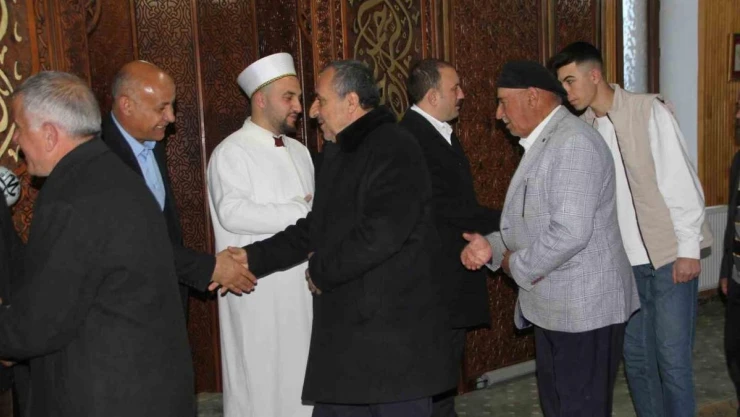 Malazgirt'te Bayram namazı  uruk eda edildi