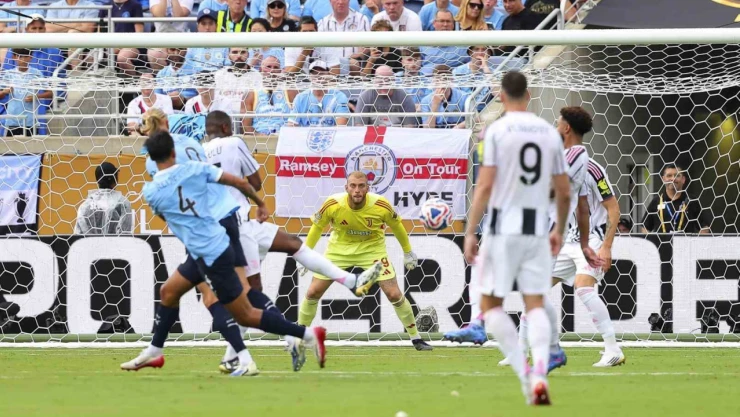 Manchester City, Juventus'u 5-2 yendi ve lider olarak gruptan çıktı