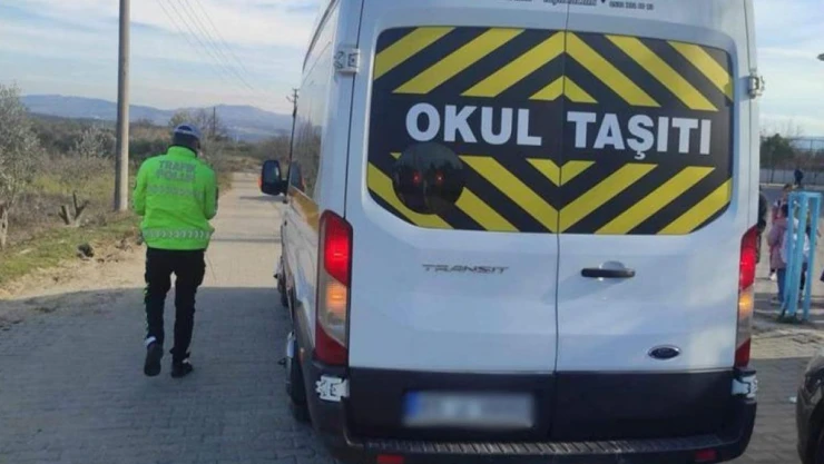 Manisa'da 2 okul servisi trafikten men edildi