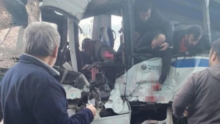 Manisa'da feci kaza: 5'i ağır 17 yaralı