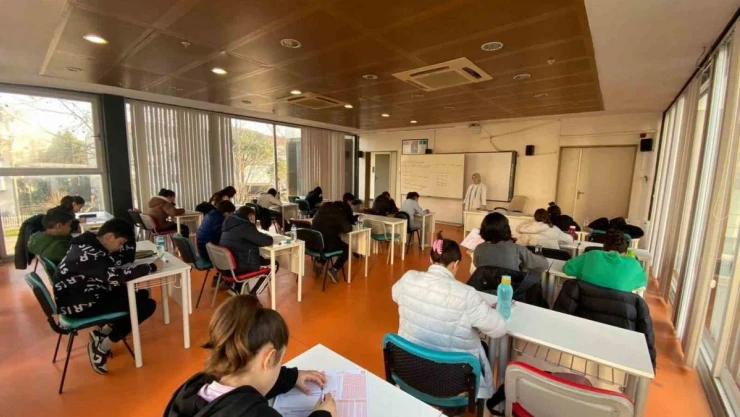 Manisalı Öğrenciler MABEM'in alım sınavına büyük ilgi gösterdi